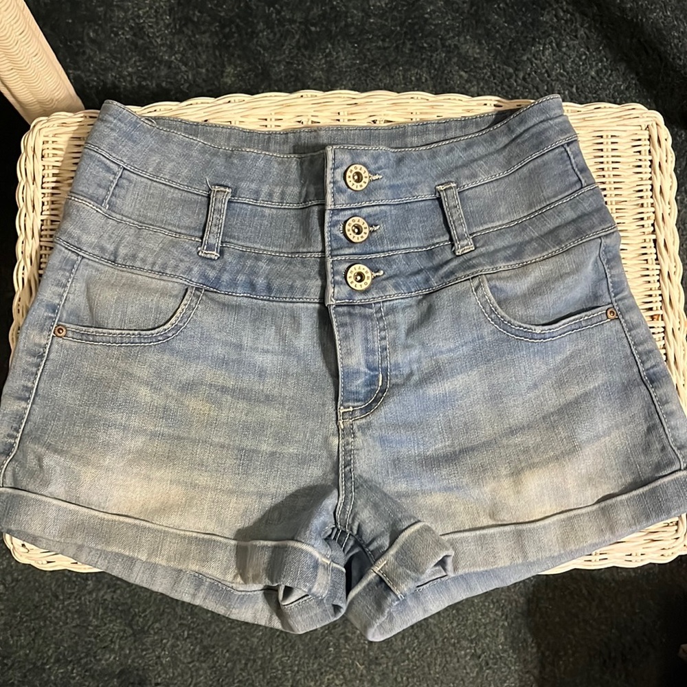 Tinseltown light wash Jean shorts, size 3 juniors